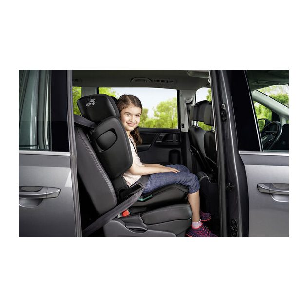 Britax Römer Kidfix M i-Size autósülés 100-150cm - Cosmos Black