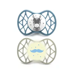   Nuvita Orthosoft Air55 2db-os cumi szett 6+ - Powder Blue/Sage Green - zebra/bajusz 70842