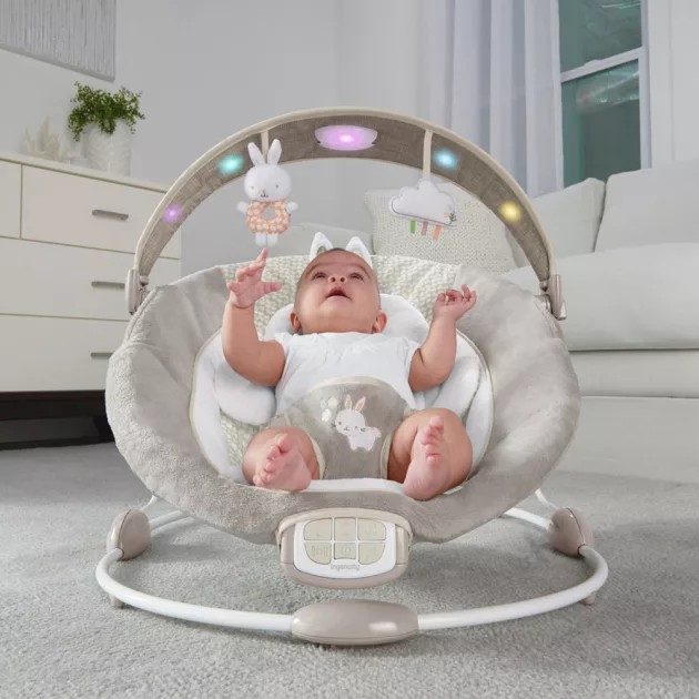 INGENUITY Rezgő pihenőszék dallamokkal és fénnyel, Twinkle Tails™, 0 hó+, 9 kg -ig