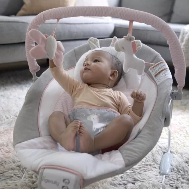 INGENUITY Rezgő pihenőszék dallamokkal, Flora the Unicorn™, 0 hó+, 9 kg-ig