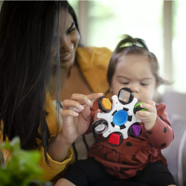 Baby Einstein Érzékszervi játék, Curiosity Clutch™, 3 hó+