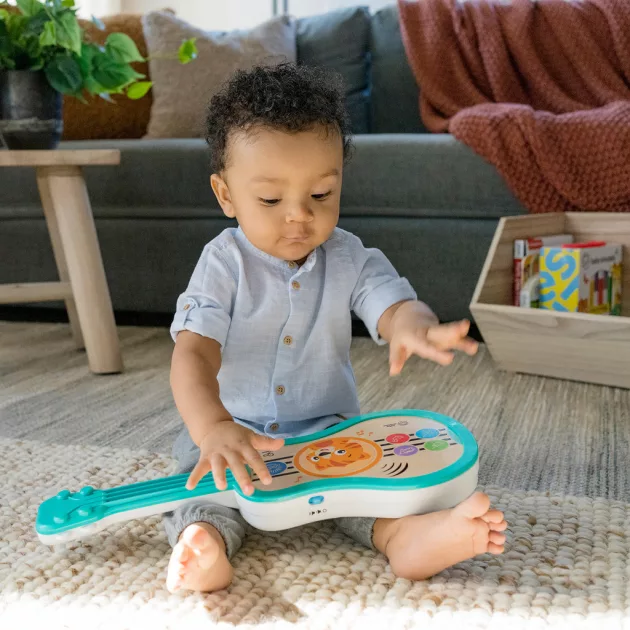 Baby Einstein Zenélő fajáték ukulele Magic Touch HAPE - 6hó+