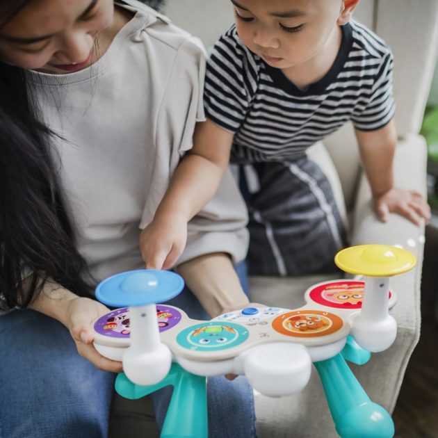 Baby Einsein Zenélő játék dob készlet Together in Tune Drums™ Connected Magic Touch™ HAPE 12hó+