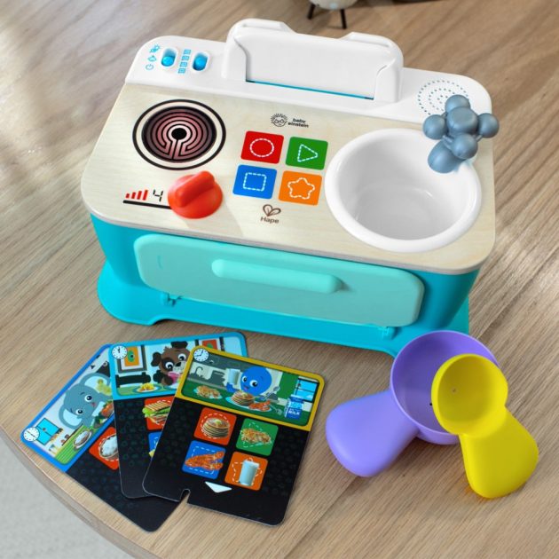 Baby Einsein Zenélő játék konyha Magic Touch Kitchen™ Pretend to Cook HAPE 9hó+