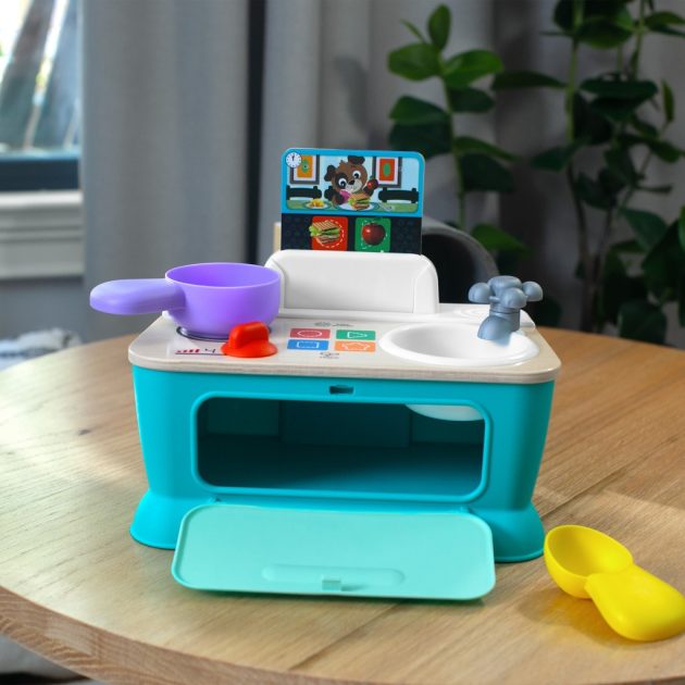 Baby Einstein Zenélő játékkonyha, Magic Touch Kitchen™ Pretend to Cook, HAPE, 9 hó+