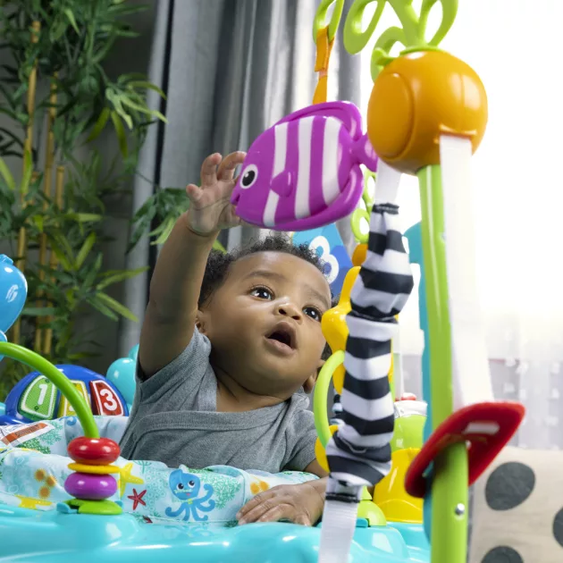 Baby Einstein Ugráló/Tevékenységi központ 2 az 1-ben Curiosity Cove™ 6 hónapos kortól 11 kg-ig