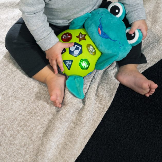 Baby Einstein Zenélő interaktív játék teknős, Neptune's Cuddly Composer™, 6 hó+