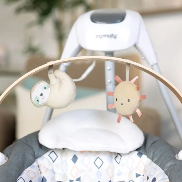INGENUITY Parker™ zenélő hintaszék 0 hónapos kortól, 9 kg-ig