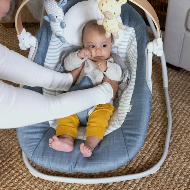 INGENUITY Hintázó zenélő 0m+, 9 kg-ig - Chambray 