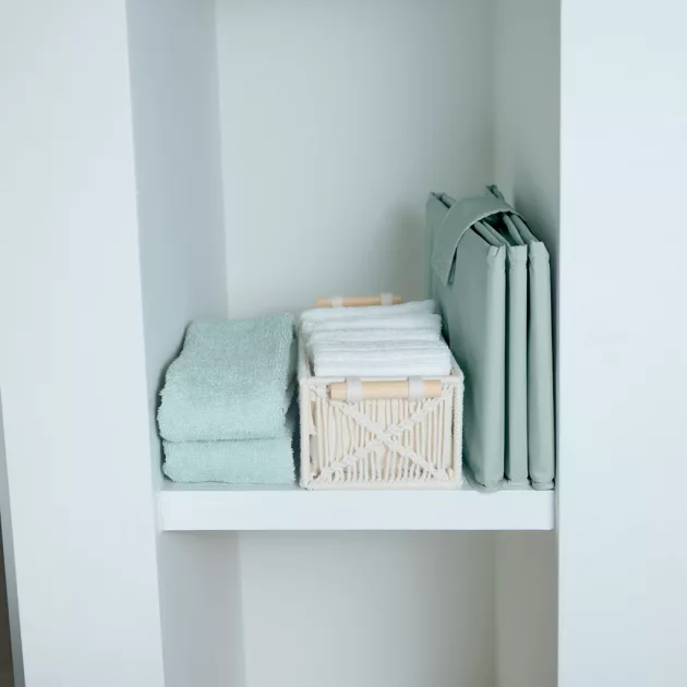 INGENUITY TuckAway™ összecsukható kád 12 hónapos kortól