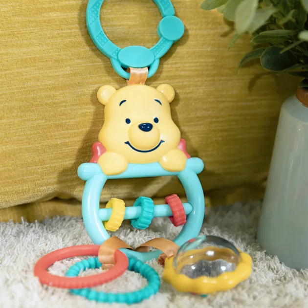 Bright Starts Játék C gyűrűn aktív Winnie the Pooh Busy Bear™ 0m+