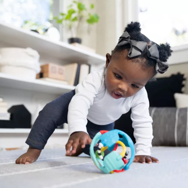 Baby Einstein Játék érzékelő labda rágókával Csörgő & Sense™ 3m+
