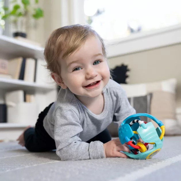 Baby Einstein Játék érzékelő labda rágókával Csörgő & Sense™ 3m+