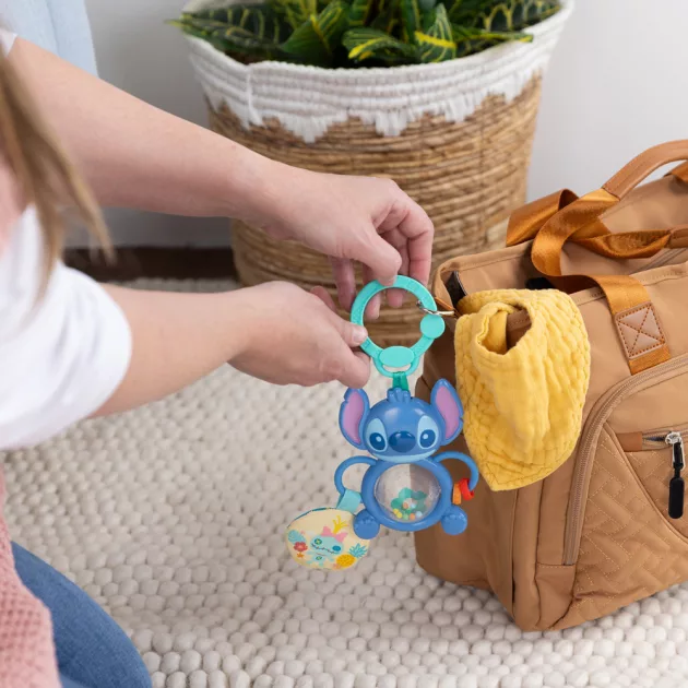 Bright Starts Játék C gyűrűn szenzoros Stitch Tummy Tumble™ 0m+