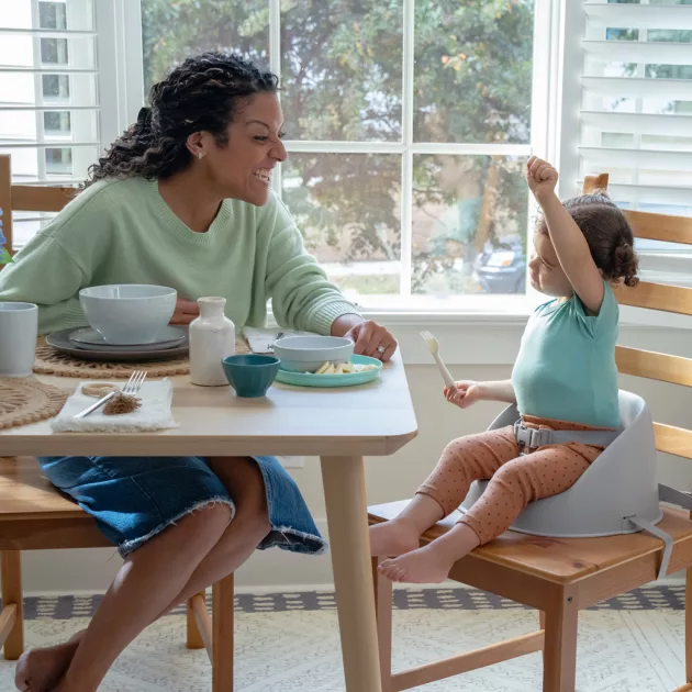 INGENUITY My Spot™ Grey 6m+ etetőszék ülésmagasító, 15 kg-ig