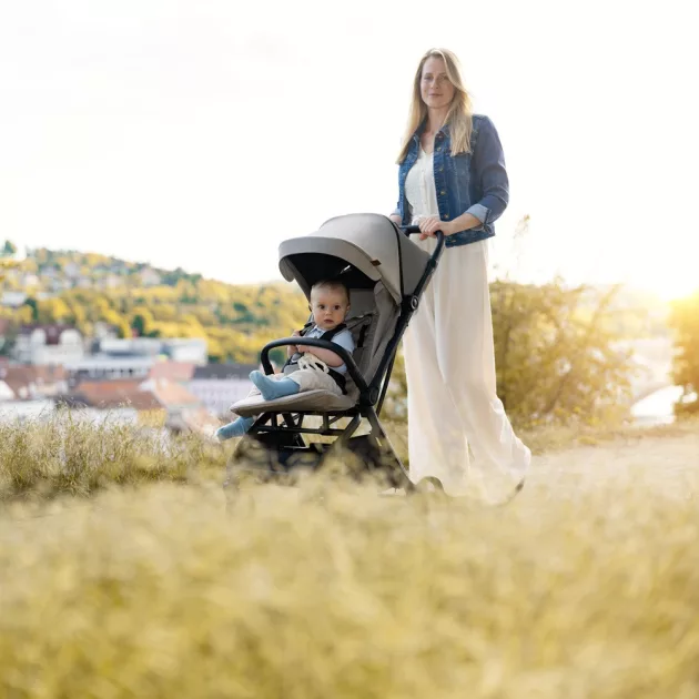 Petite&Mars Sport babakocsi Flip - Forever Black