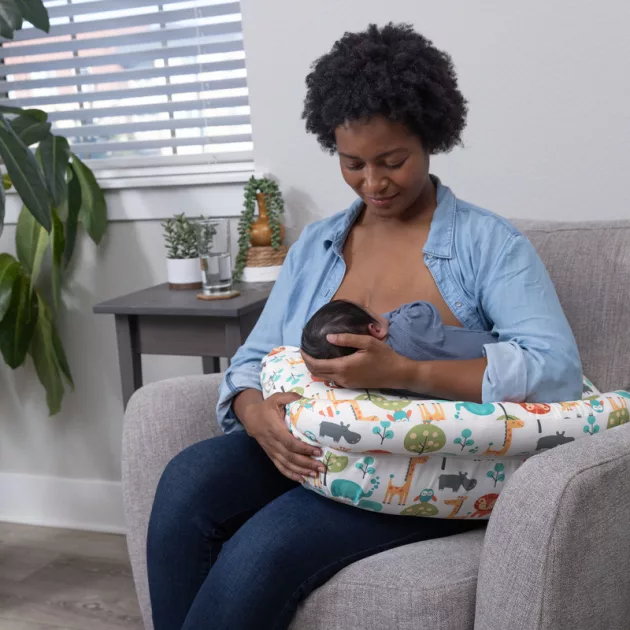 Chicco Boppy Deluxe szoptatós párna formatartó töltettel - rózsaszín