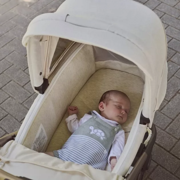 Chicco Flexi mózeskosár csak szettben kapható a Bellagio babakocsihoz Kory Plus hordozóval