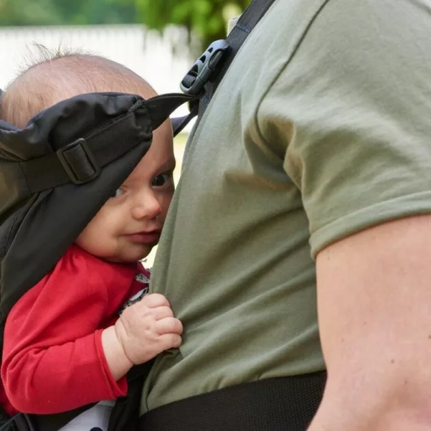 Chicco Easy Fit bébihordozó 9 kg-ig széles ülőfelülettel