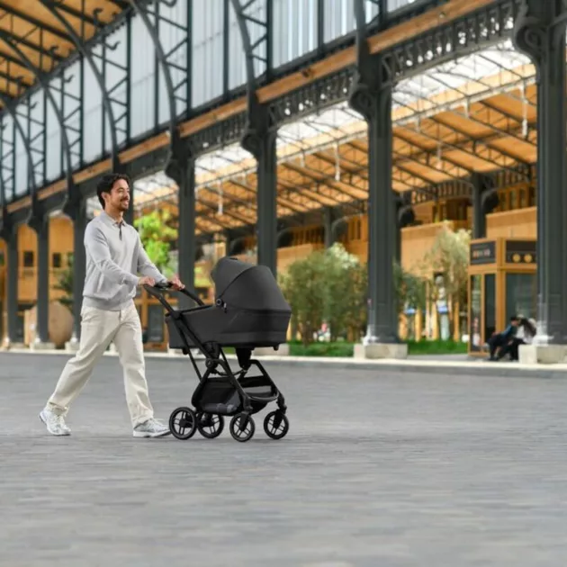 Maxi-Cosi Leona2 babakocsi 0-22 kg bővíthető mózessel és hordozóval - fekete