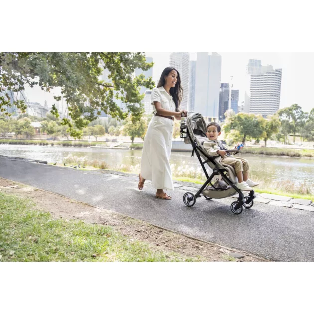 Britax Römer FLYLITE babakocsi - Carbon Black