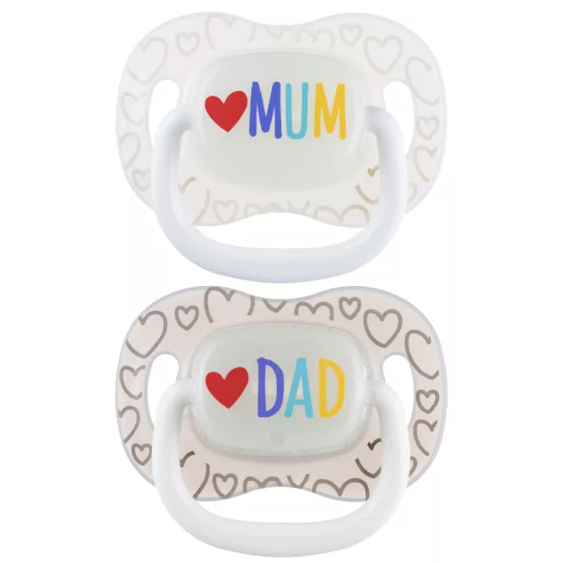 Canpol babies Világító Szilikon szimmetrikus cumi LOVE MUM&DAD 6-18hó 2db