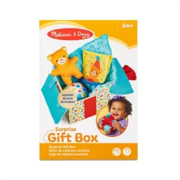   Melissa & Doug bébijáték, Fadoboz meglepetés játékokkal