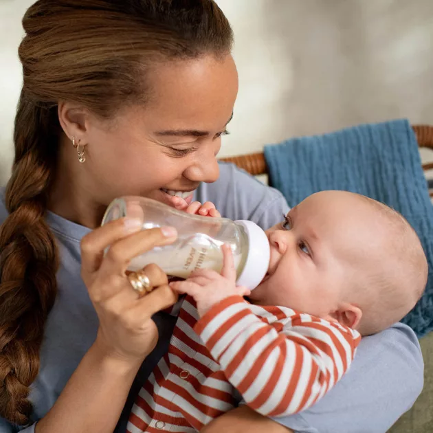Philips AVENT Cumisüveg Natural Response üveg 240ml 2db-os