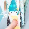 Taf Toys játék autóba Penguin Play and Kick Car Toy zenélő pingvin 12955