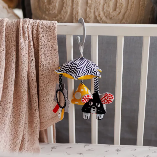 BabyOno játék babakocsira kontrasztos színekben MOUSE 1678
