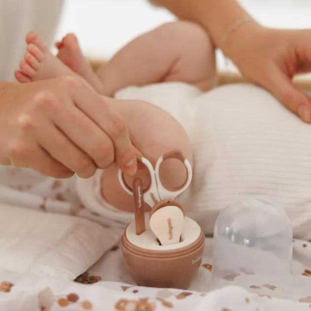 BabyOno Manikűr készlet tokban - barna 398/04