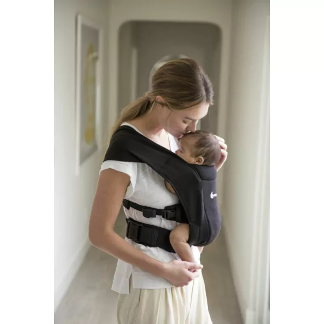 Ergobaby Embrace Hordozó: Pure Black / Fekete