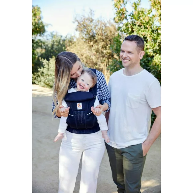 Ergobaby Omni Breeze Hordozó: Midnight Blue / Kék